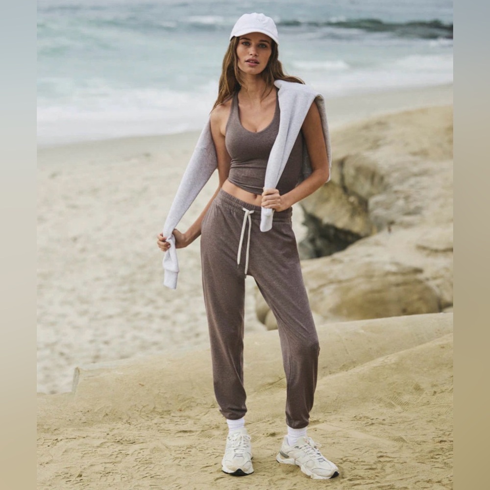 Vuori women’s performance joggers